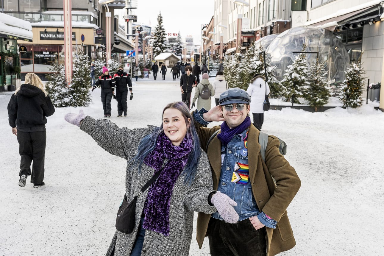 Rovaniemen Setan puheenjohtaja Jasmin Koivisto ja Arctic Priden tuottaja Niki-Sebasti Saarinen kutsuvat kaikki, joita vähemmistön asiat kiinnostavat, osallistumaan sateenkaariviikon ohjelmaan.