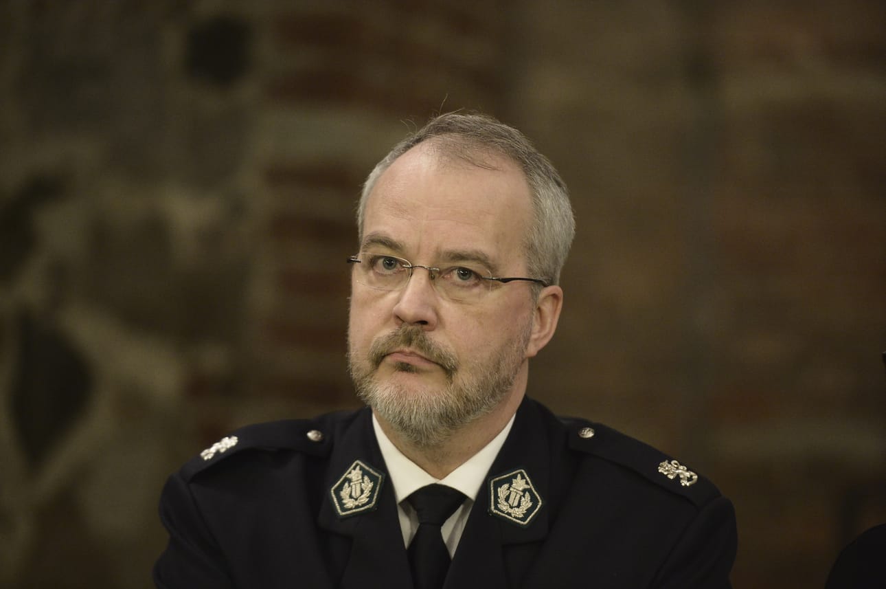 Poliisiammattikorkeakoulun rehtori Kimmo Himberg on huomannut, että poliisia kohtaan on viime aikana hyökätty maailmalla paljon.