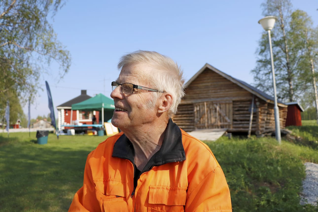 Aarne Perttu muisteli tarinaa, jossa eräs esi-isänsä muutti Livojoen kulkua.