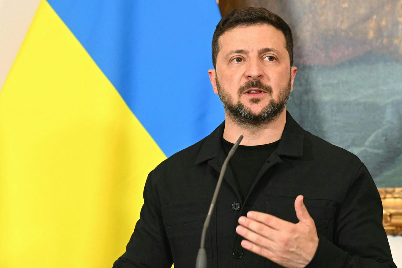 Presidentti Volodymyr Zelenskyin mukaan on vahvistettu, että Venäjän antamista vainajista 20 on venäläisiä sotilaita. LEHTIKUVA/AFP