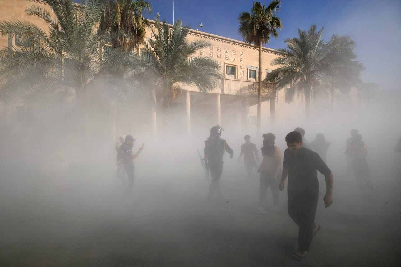 Al-Sadrin ilmoituksen jälkeen hänen kannattajansa tunkeutuivat Irakin pääkaupunki Bagdadin niin kutsutulle vihreälle vyöhykkeelle, missä maan hallintorakennukset sijaitsevat. LEHTIKUVA / AFP