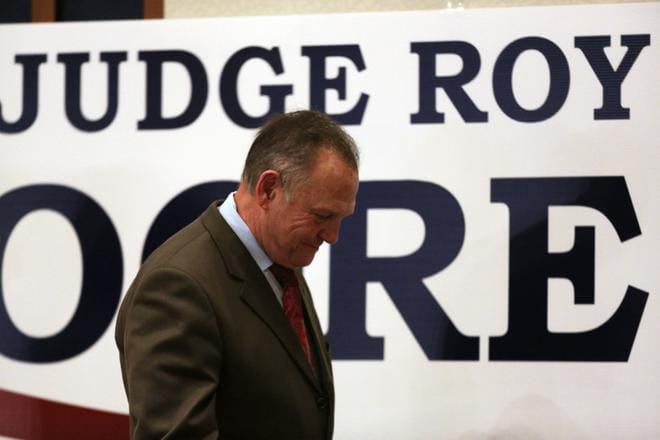 Alabaman senaattoriksi pyrkinyt republikaani Roy Moore on kertonut vaativansa äänten uudelleenlaskentaa. KUVA: Dan Anderson / EPA
