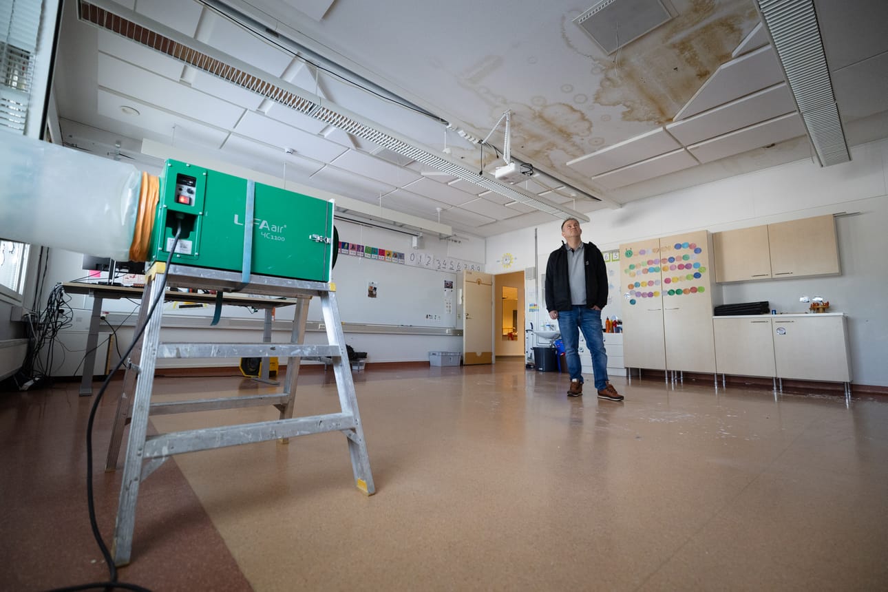 Halkosaaren koulun vesivahingosta kärsi pahiten 2. luokka, josta pulpetit on jo siirretty toiseen tilaan. Koulunjohtaja Tero Juonoja toivoo, että muidenkin tilojen korjaukset saadaan hoidettua ilman oppilaiden siirtämistä oman koulun ulkopuolelle.