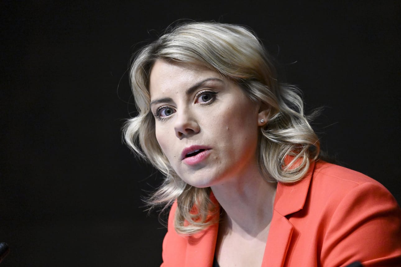 Kansanedustaja Saara-Sofia Sirén (kok.) siirtyy Työeläkevakuuttajat Telan toimitusjohtajaksi.