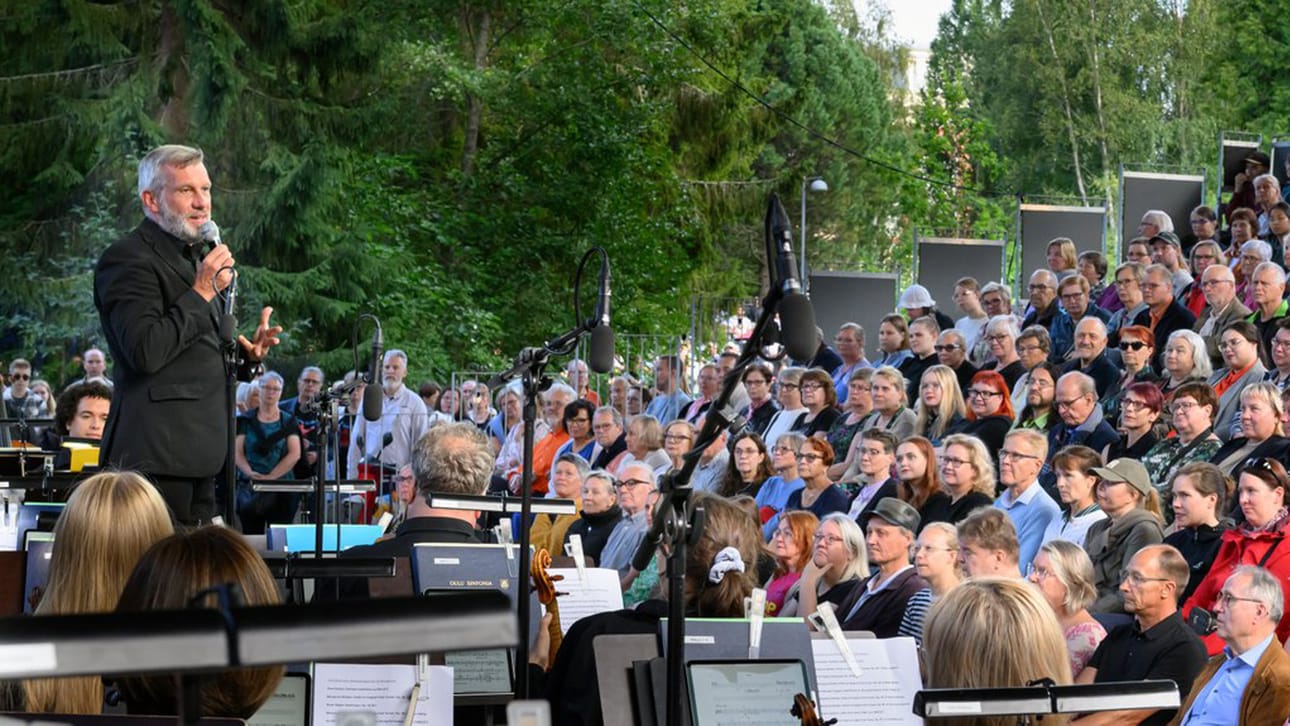 Elokuuhun kuuluu erottamattomasti Oulu Sinfonia Open – kolmen konsertin ilta Hupisaarten kesäteatterissa.