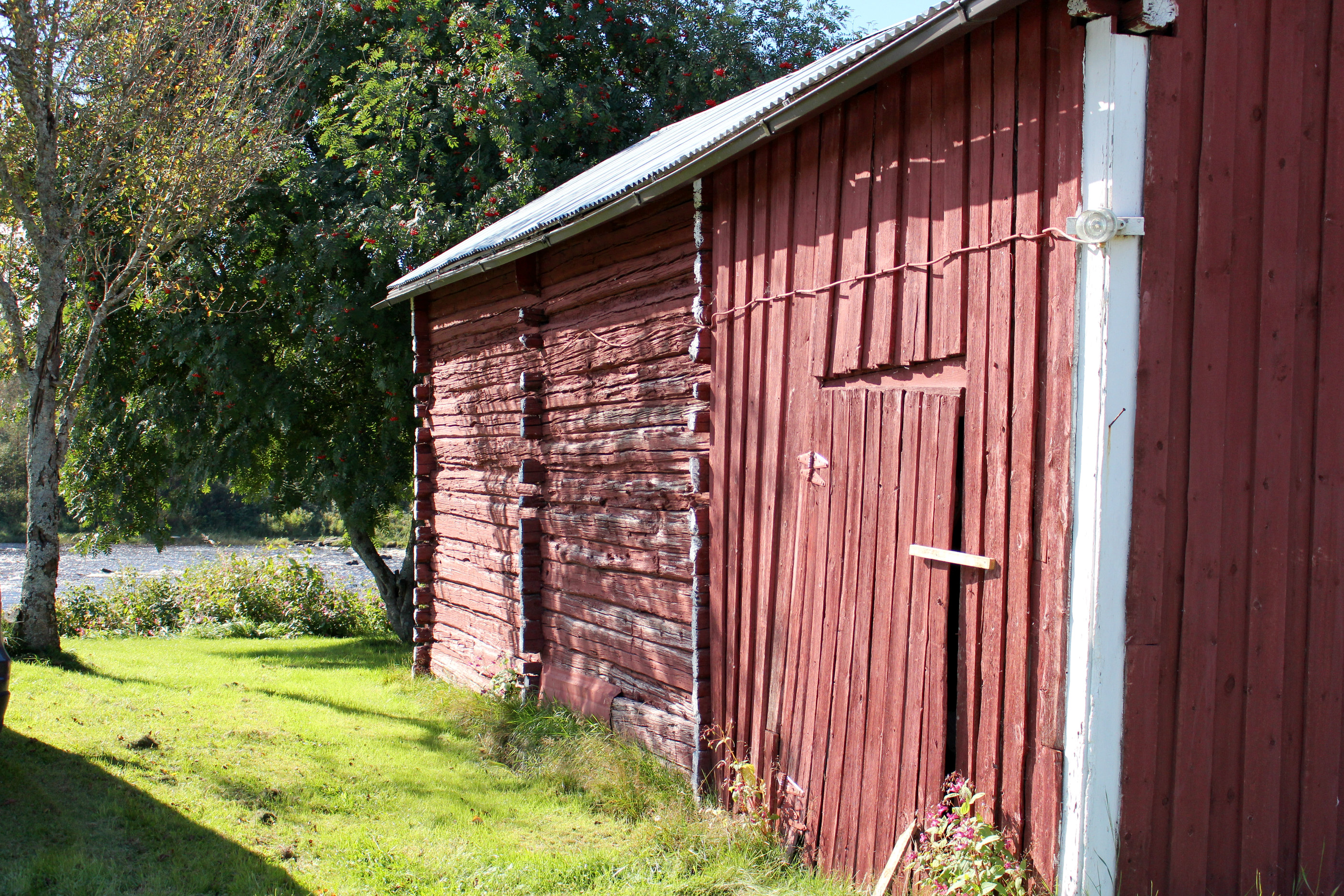 Tilan rakennukset ovat 1800-luvulta.