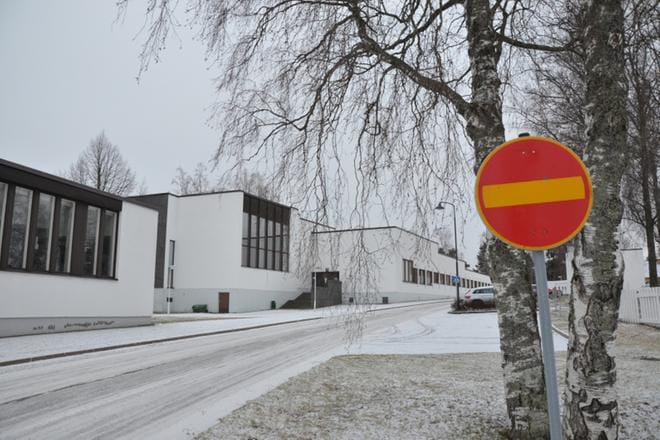 Rajoitukset jatkuvat Järvi-Pohjanmaan perusturvan alueella. Kuntien hallintovirastojen ovet ovat kiinni alueella. Alajärven kaupungintalon tilat ovat varattavissa maksimissaan kymmenelle henkilölle. KUVA: SARI HEINILÄ