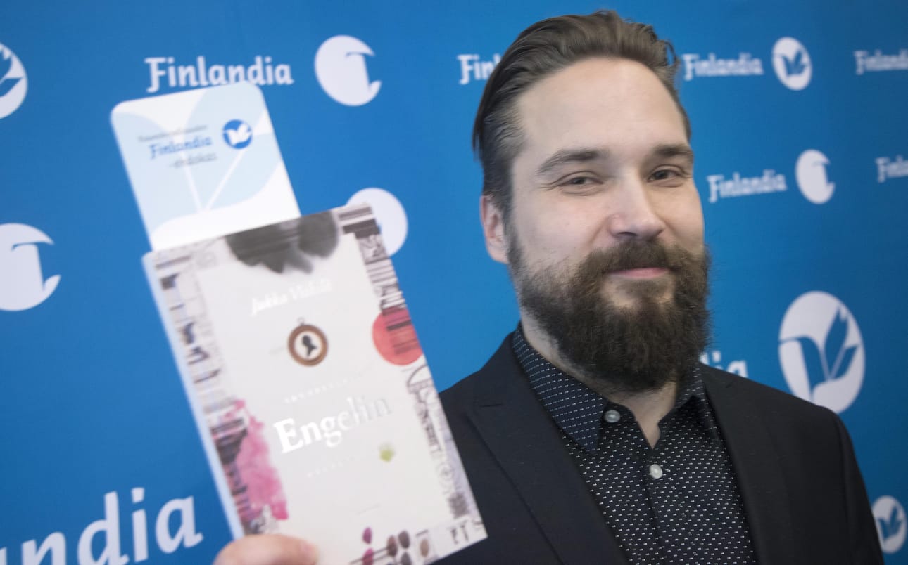 Jukka Viikilän esikoisromaani Akvarelleja Engelin kaupungista voitti tämän vuoden Finlandia-palkinnon.