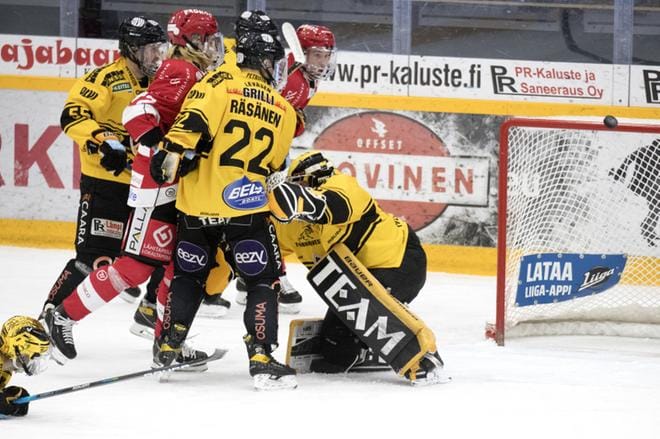 Sportin maali oli lähellä toisessa erässä Kuopiossa lauantaina. Kuva: Paula Pohjamo / Savon Sanomat