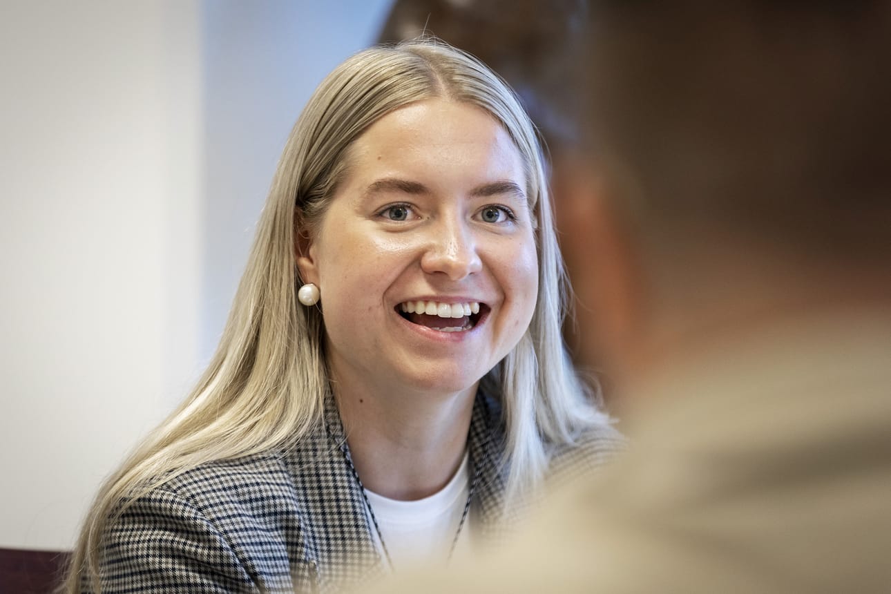 Aurora Loukusa viihtyy Kemissä. Sinne hänet sai mielenkiintoinen työ ja poikaystävä. Nyt oululaislähtönen Loukusa toivoisi monen muunkin oululaisen muuttavan Kemiin.