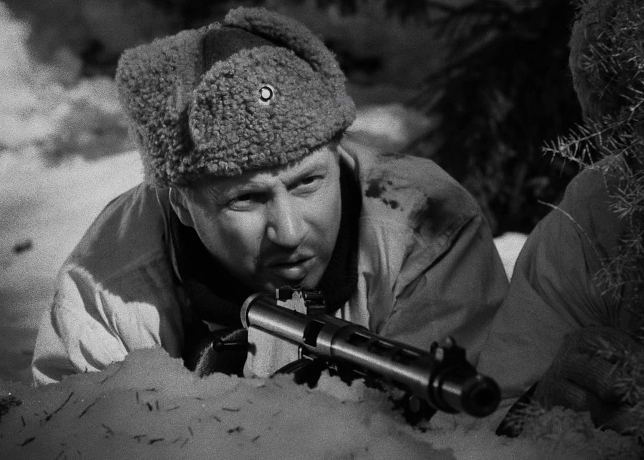 Antero Rokan roolissa oli Edvin Laineen ohjaamassa Tuntemattomassa sotilaassa Reino Tolvanen. Vuonna 1955 ensi-iltansa saanut elokuva on Ylen uusituin elokuva. Se on nähty televisiossa jo 26 kertaa.