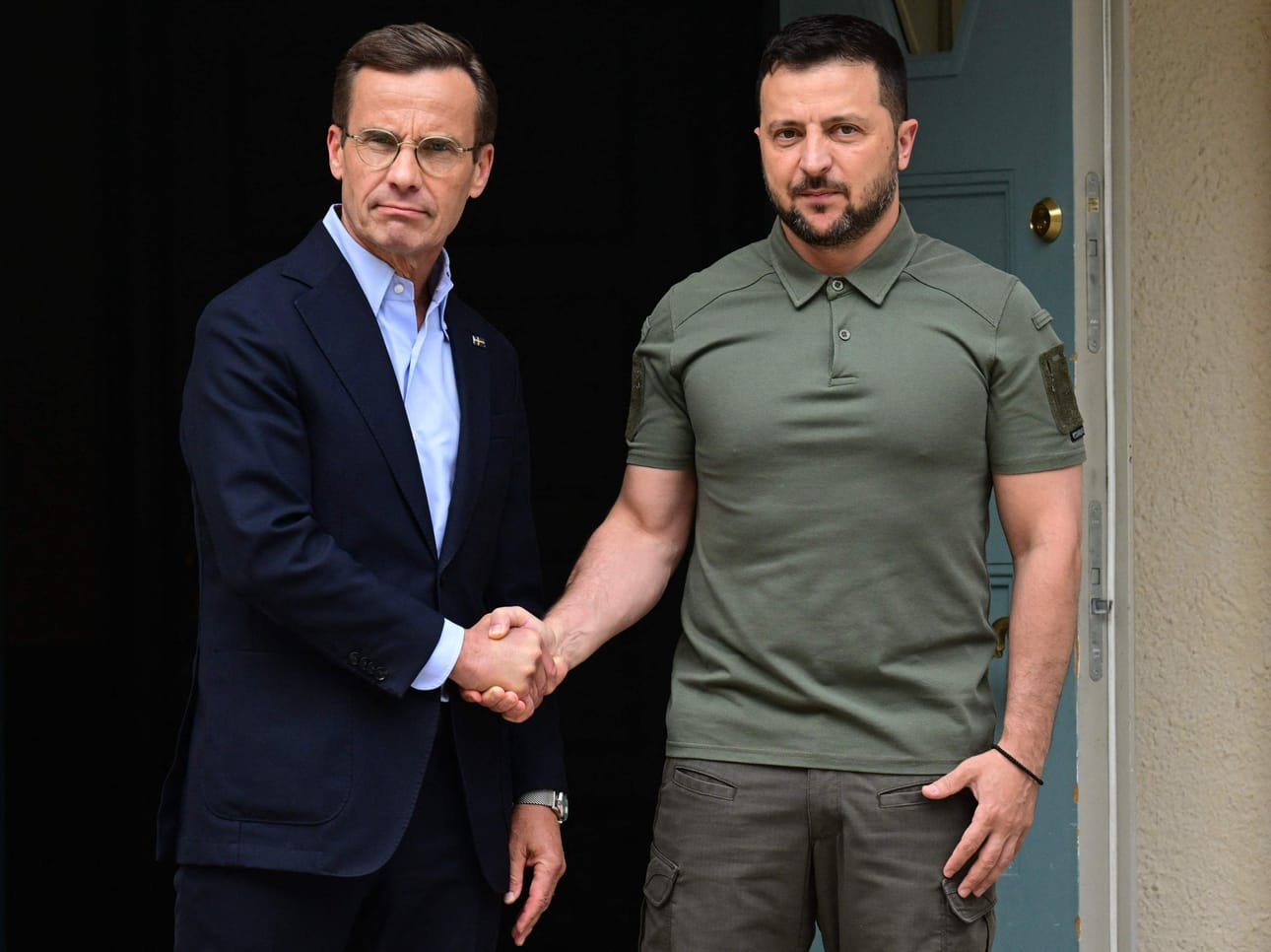 Ukrainan presidentti Volodymyr Zelenskyi (oik.) ja Ruotsin pääministeri Ulf Kristersson. LEHTIKUVA/AFP