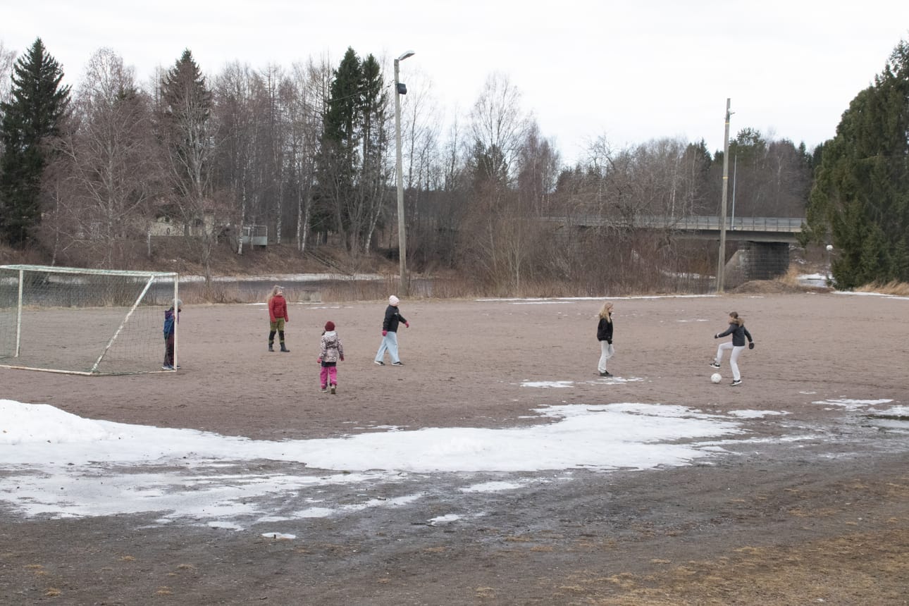 Harrastamisen Suomen mallin tavoitteena on saada lapset ja nuoret harrastamaan monipuolisesti. Kuvituskuva