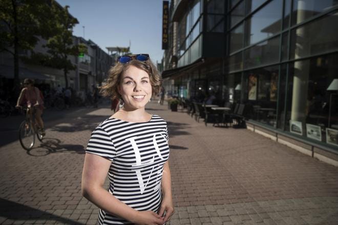 Akavan opiskelijoiden Henna Pursiaisen mukaan kannattaisi miettiä pumpataanko hyvinvointivaltion rahat sosiaaliturvaan ja eläkeläisiin vai sijoitetaanko tulevaisuuteen. KUVA: Joonas Salli