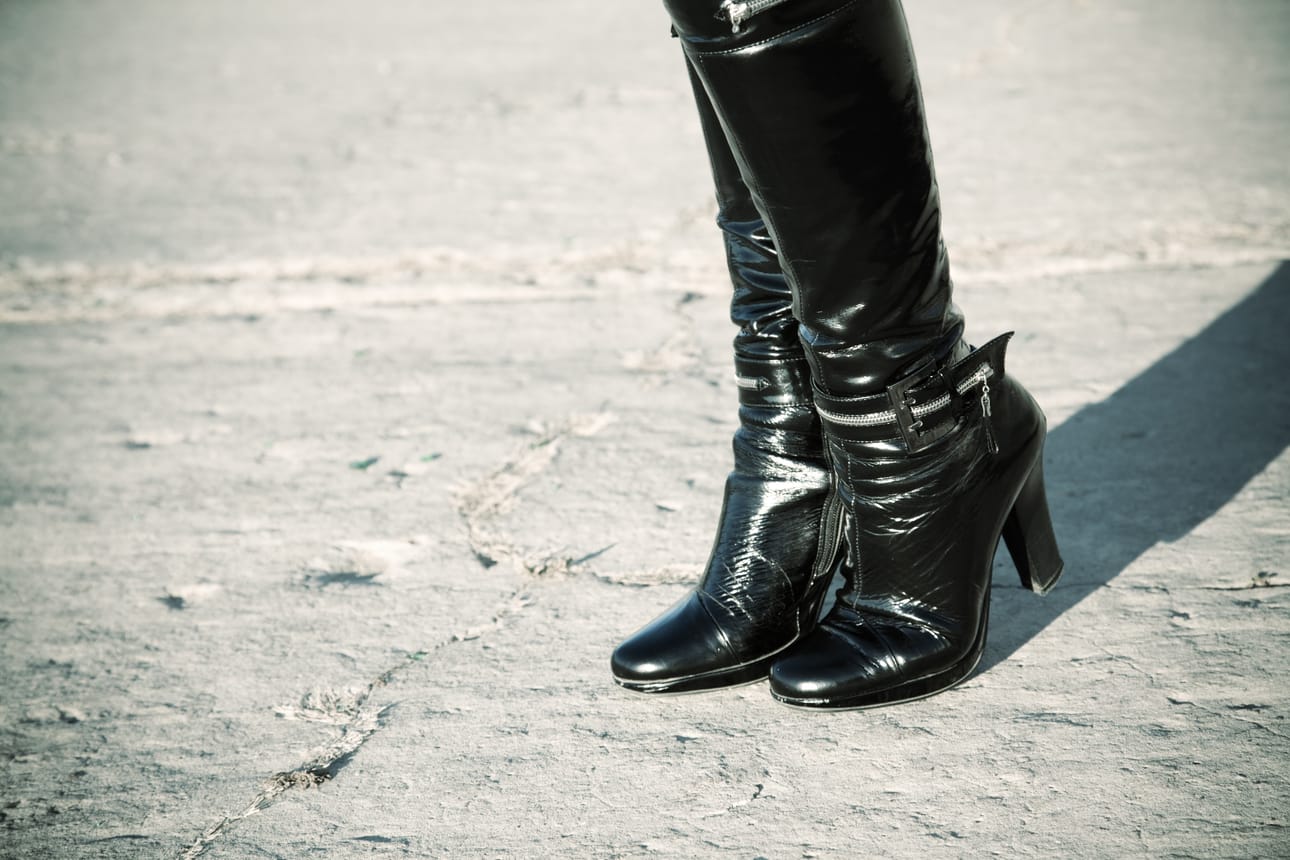 Poliisi pyytää seksinostajia kertomaan vaikka nimettömänä, jos he epäilevät myyjän joutuneen parituksen tai ihmiskaupan uhriksi. Kuvituskuva.