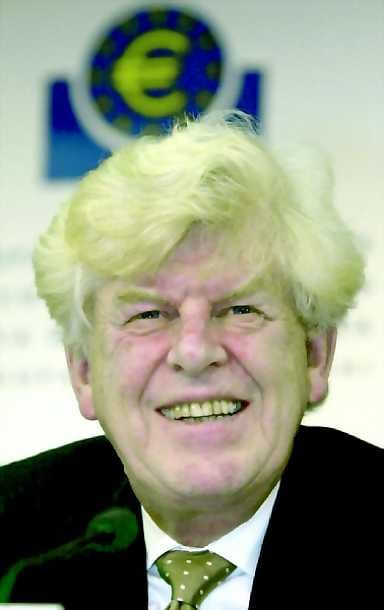 Hallituksilla vastuu. Wim Duisenbergin mukaan on hallitusten asia pyrkiä saamaan kasvua aikaan.