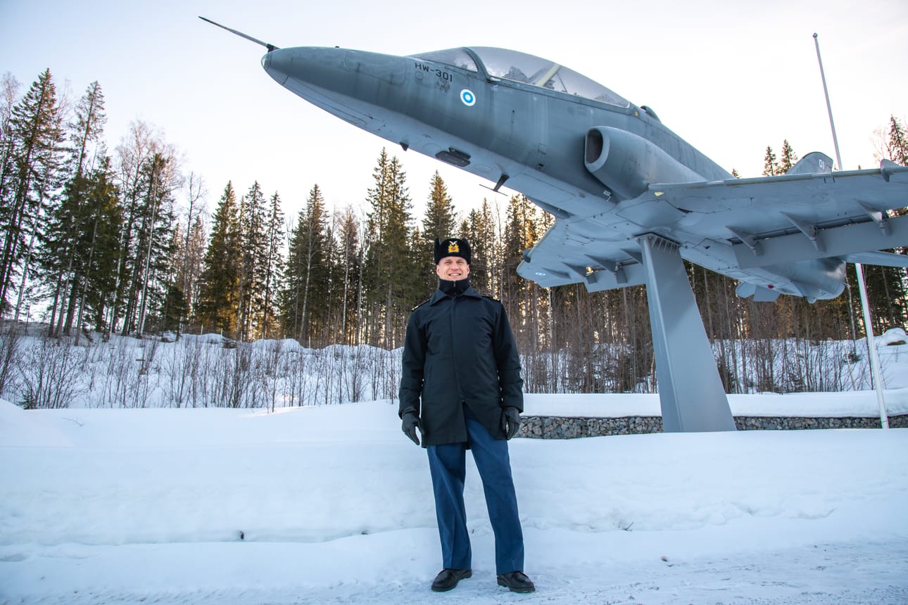 – Meillä on tehokkaat ilmavoimat, suhteessa maan kokoon. Väki on tehokasta ja sillä saadaan paljon aikaan. Voisi sanoa, että pienet ja pippuriset Ilmavoimat, Timo Laine määrittelee.