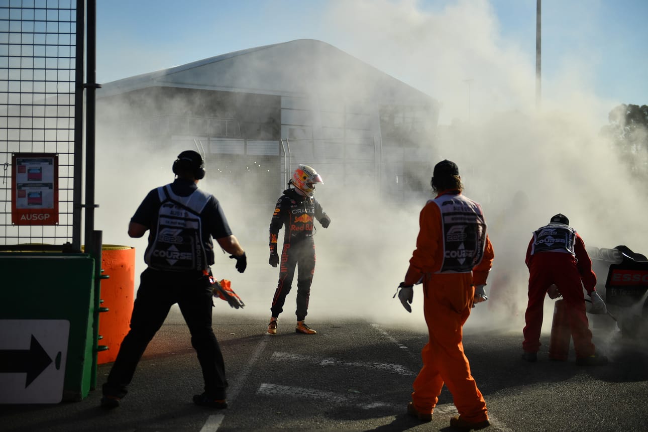 Max Verstappenin haaveet menestyksestä katosivat sanan mukaisesti savuna ilmaan.