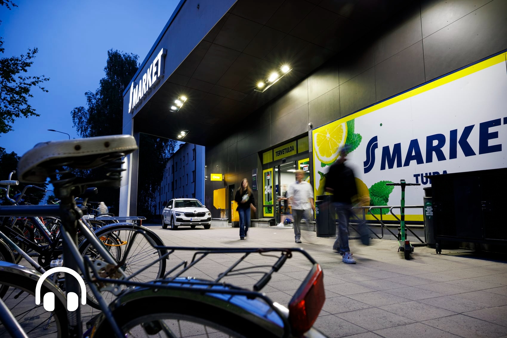 Miltä Tuiran S-marketissa näyttää neljältä aamuyöllä? Valvoimme kaupassa seitsemän tuntia