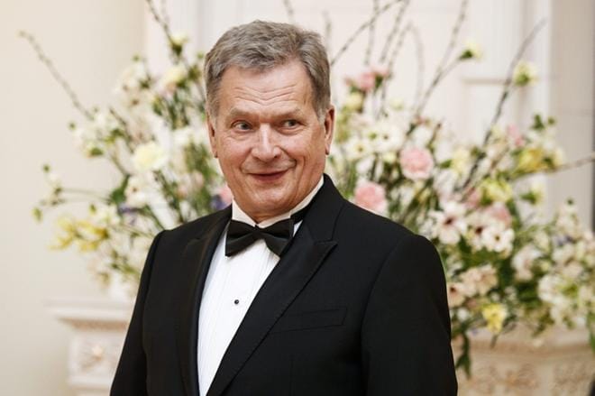 Presidentti Sauli Niinistö ohjaa syntymäpäivälahjoituksensa Tukikummeille ja Laupeudentyölle. KUVA: Matti Matikainen
