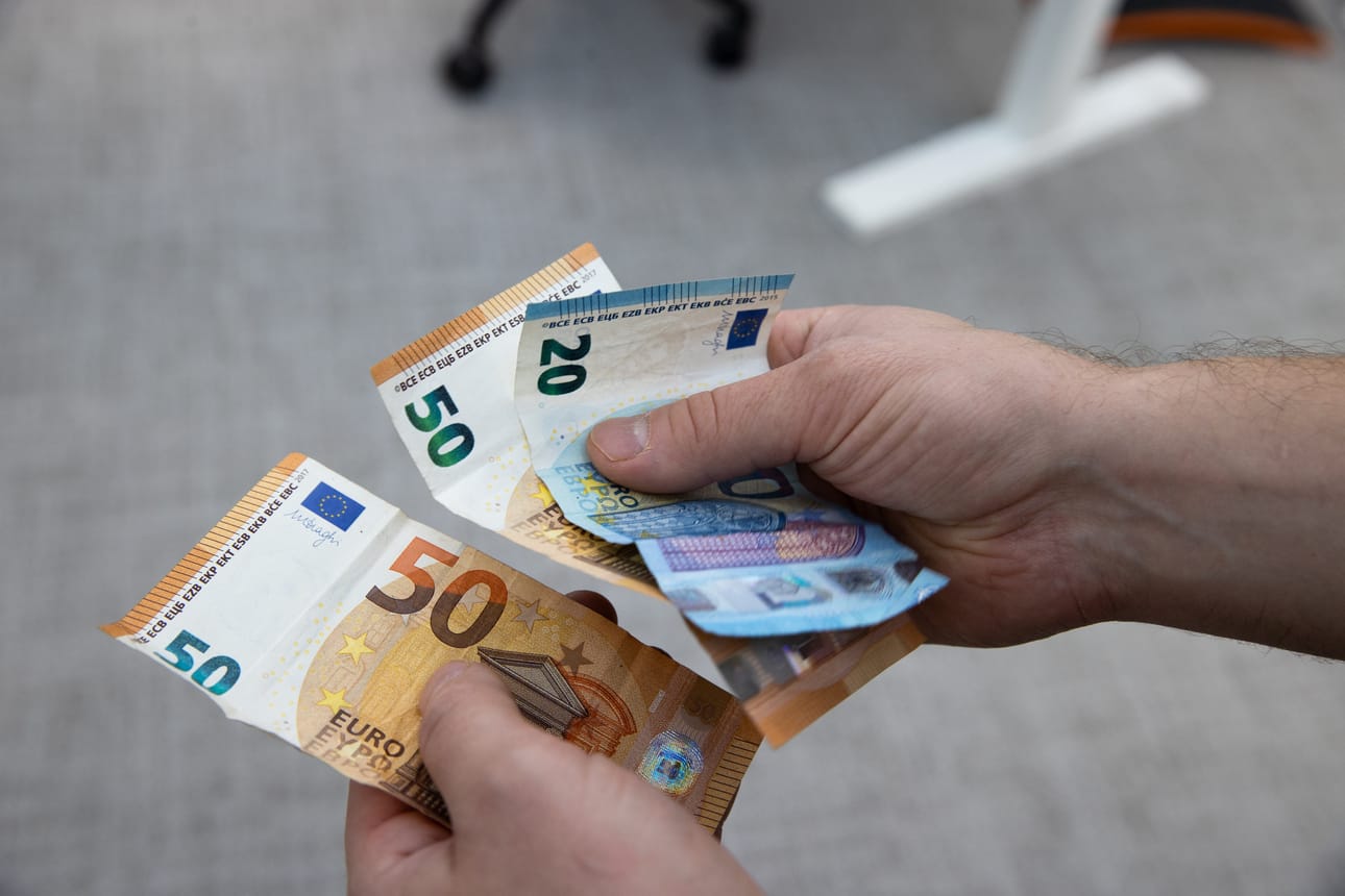 Suomalaisista on tullut ehkä hieman yllättäen sijoittajakansaa, eikä rahaa enää makuuteta pankkitileillä. Naiset ovat sijoittajina tasavertaisia miesten kanssa.
