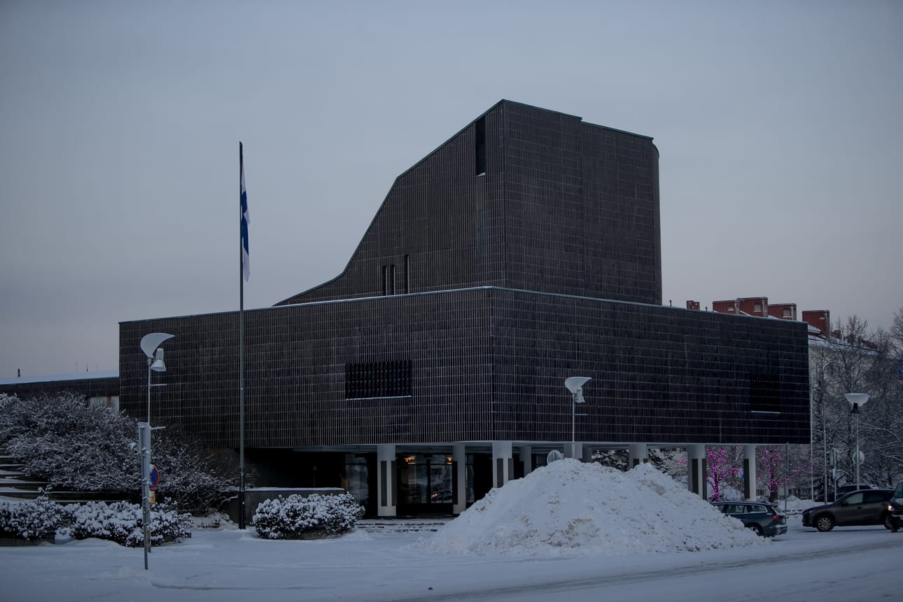 Valtion virastot ja laitokset on määrätty liputtamaan.