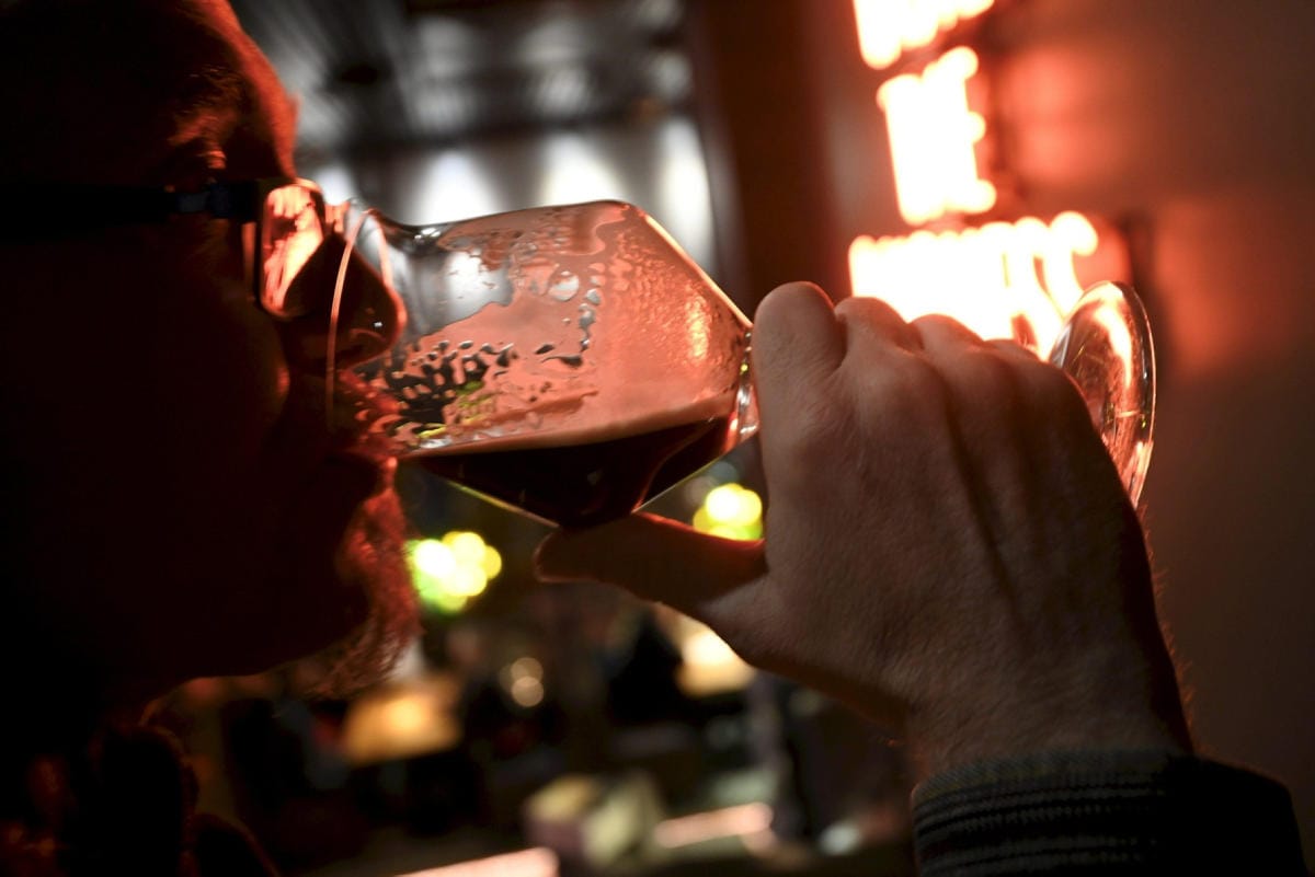 Etujärjestö Maran mukaan ravintoloiden täyssulku johtaisi kymmenientuhansien ihmisten lomautuksiin. LEHTIKUVA / MARKKU ULANDER