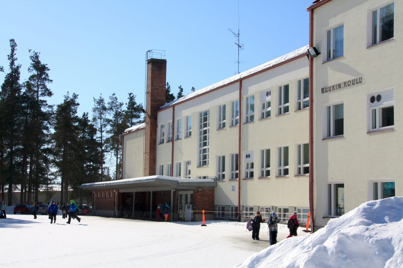 Mitä Ruukin vanhalle alakoululle tapahtuu? Monien mielestä tontti olisi parhain palveluasunnoille. Arkistokuva