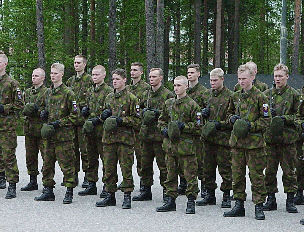 Nykyisin EU-maista vain Kreikalla ja Kyproksella Suomen lisäksi on käytössään laaja ja kaikkia miehiä koskeva asevelvollisuus.