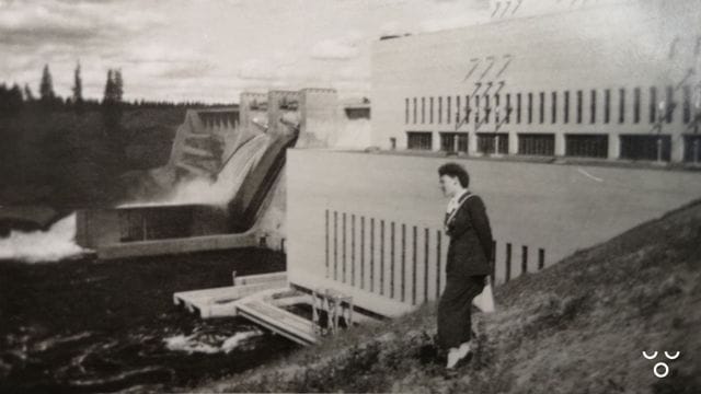 Minna Mikkosen librettoon perustuva monologiooppera Silkkiperhonen on Tuomas Kettusen sävellys laulajalle, elektroniikalle ja harpulle. Esityksen ohjaa Jenni Kinnunen.