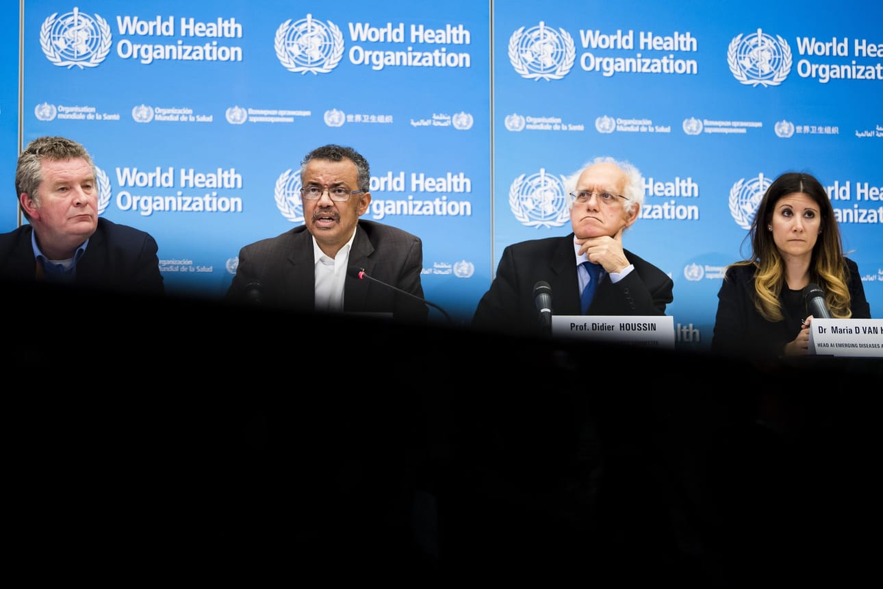 Maailman terveysjärjestön johtaja Tedros Adhanom Ghebreyesus (toinen vasemmalta) sanoi suurin huoli olevan, että virus leviää Kiinasta maihin, joissa on heikompi terveydenhuoltojärjestelmä. Kuvassa vasemmalta oikealle Michael Ryan, Tedros Adhanom Ghebreyesus, Didier Houssin, Maria van Kerkhove.