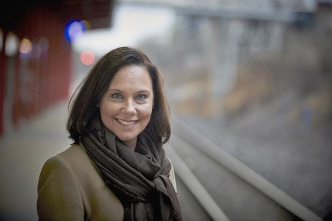 Ulkomaankauppaministeri Anne-Mari Virolainen ehdottaa työnantajalle maksettavaa 5 000 euron kertakorvausta raskaussyrjinnän lopettamiseksi.