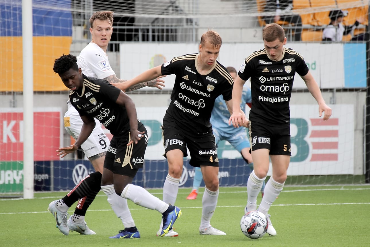 Matias Vainionpää jatkaa SJK:n riveissä.