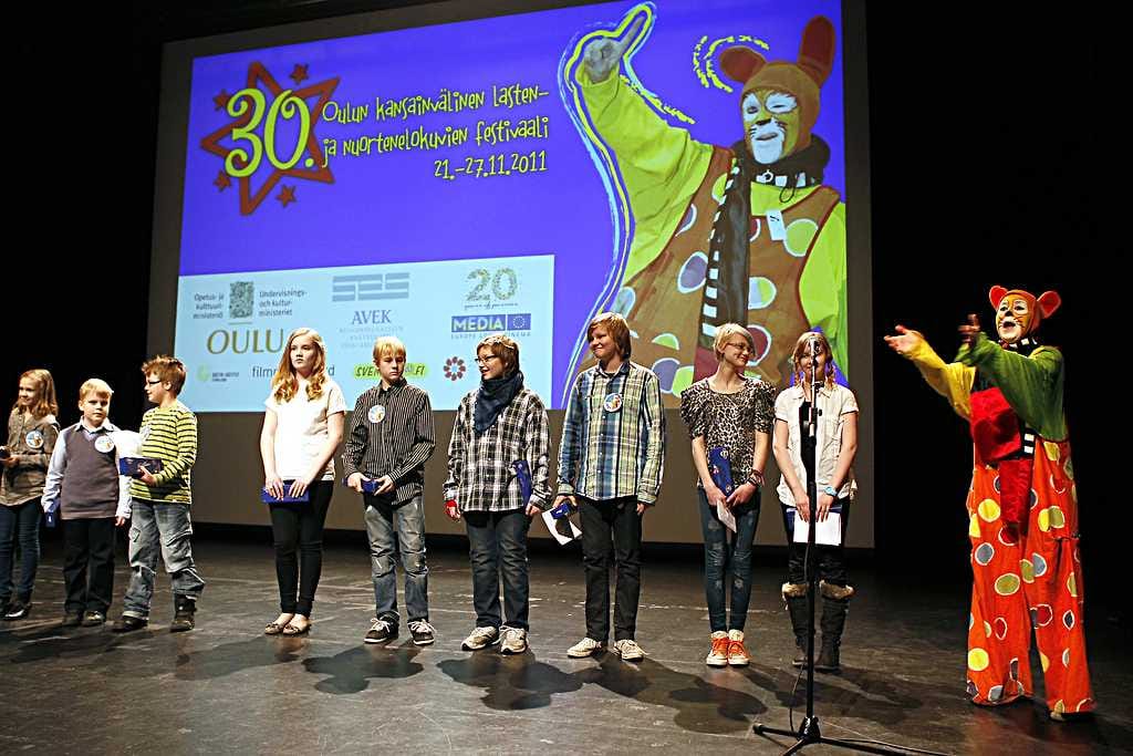 Lapsituomaristossa oli kuudesluokkalaisia oppilaita Oulun kansainvälisestä koulusta, viidesluokkalaisia Teuvo Pakkalan koulusta sekä seitsemäsluokkalaisia Myllytullin koulusta. Heidän mielestään Iiris-elokuva oli paras.