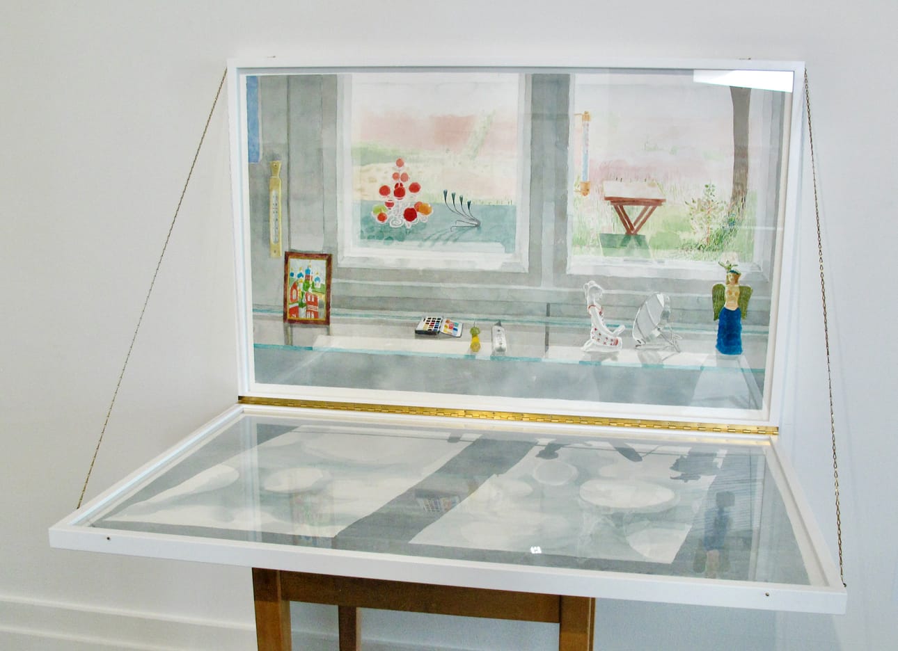 Marjatta Hanhijoen teoksessa Työhuoneen ikkuna, Fiskin Sunikari (2017) on mukana omalle arkilleen maalattuina sekä itse ikkuna että ikkunasta lattialle lankeava valo.