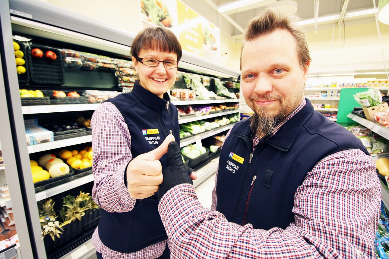 Katja ja Marko Pinola ovat Tyrnävän K-Marketin uudet kauppiaat. Aiemmin he toimivat kauppiaina Toholammilla.
