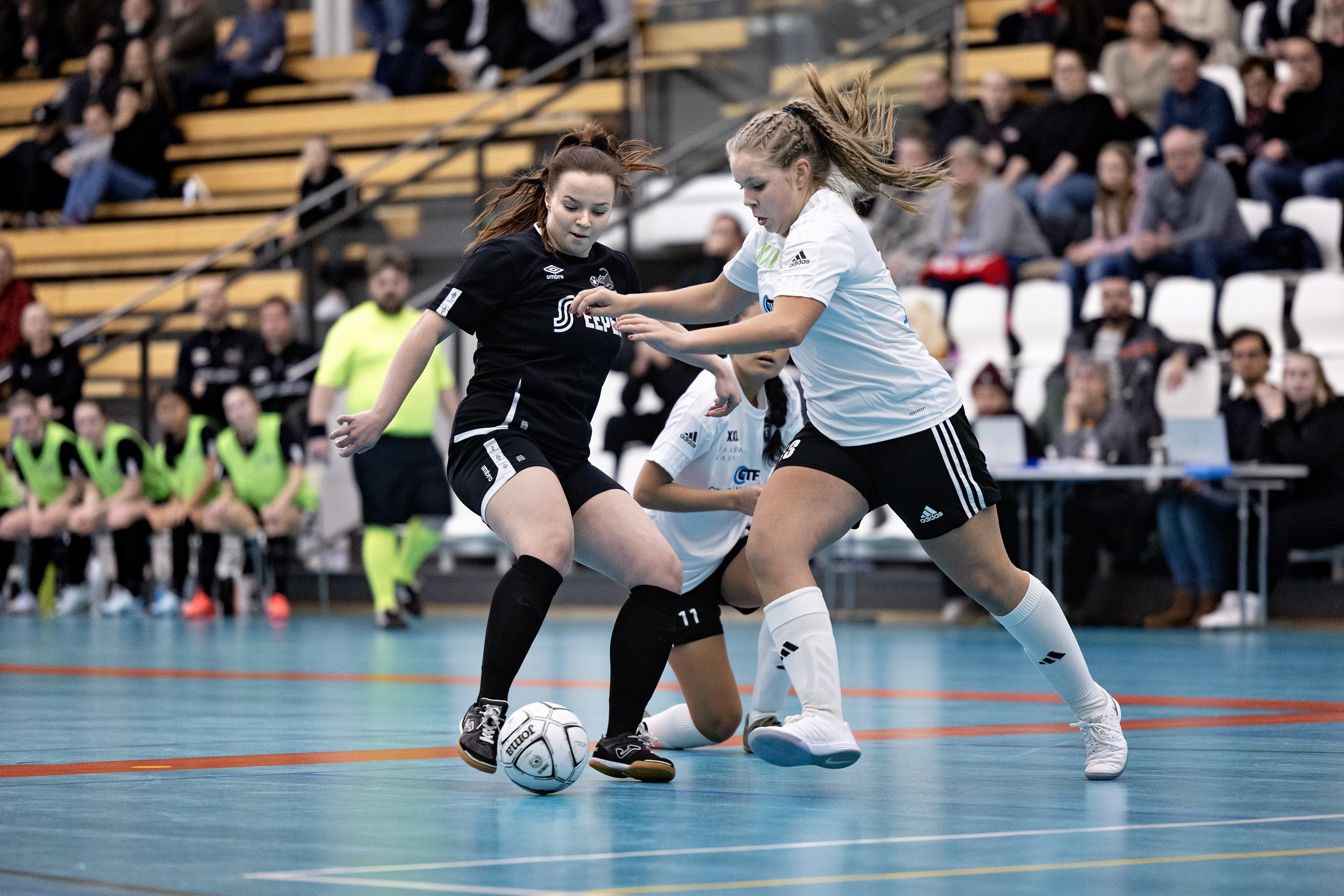 FC Sport Vaasa ja FC Seinäjoki kohtaavat isojen panosten ottelussa futsalin naisten liigassa