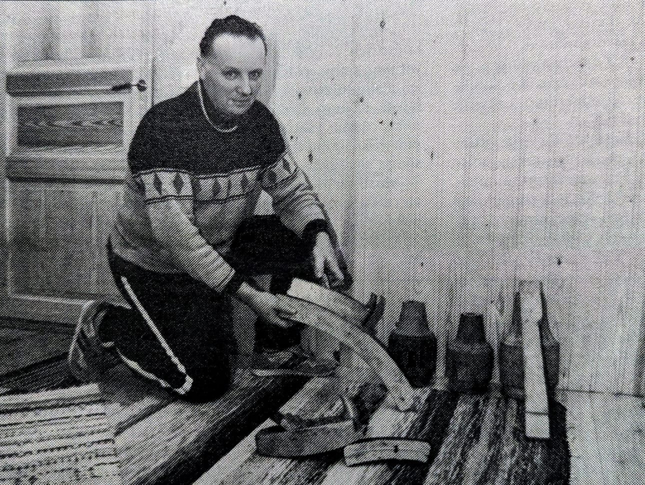 Ahti Koivisto aikoo säilyttää tallentamansa kärrytarpeiston perustamalla ulkorakennukseen kärrynikkarimuseon.