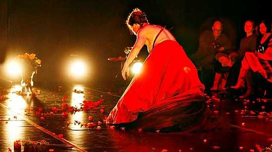 Pirjo Yli-Maunula on työskennellyt tanssijana, koreografina, ohjaajana, tuottajana ja taiteellisena johtajana yli 30 vuotta.