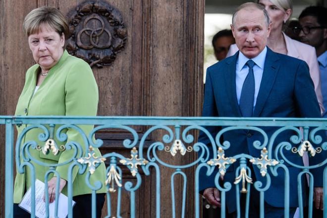 Saksan liittokansleri Angela Merkel ja Venäjän presidentti Vladimir Putin tapasivat lauantaina Saksassa. Tapaamisesta ei ollut odotettavissa merkittäviä edistysaskeleita. KUVA: CLEMENS BILAN / EPA