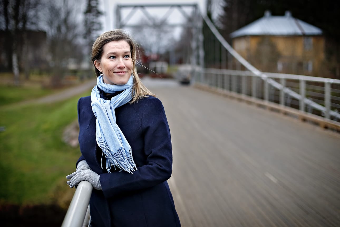 Ilmajoki-lehden entinen päätoimittaja Terhi Pirilä-Porvali on huolissaan, jos kohdeyleisö ei tiedä, kenen viestiä missäkin yhteydessä välitetään. − Nykyisin on paljon viestintää, markkinointia ja somea, joissa journalismin riippumattomuudesta ei haluta välittää, hän sanoo. Arkistokuva.