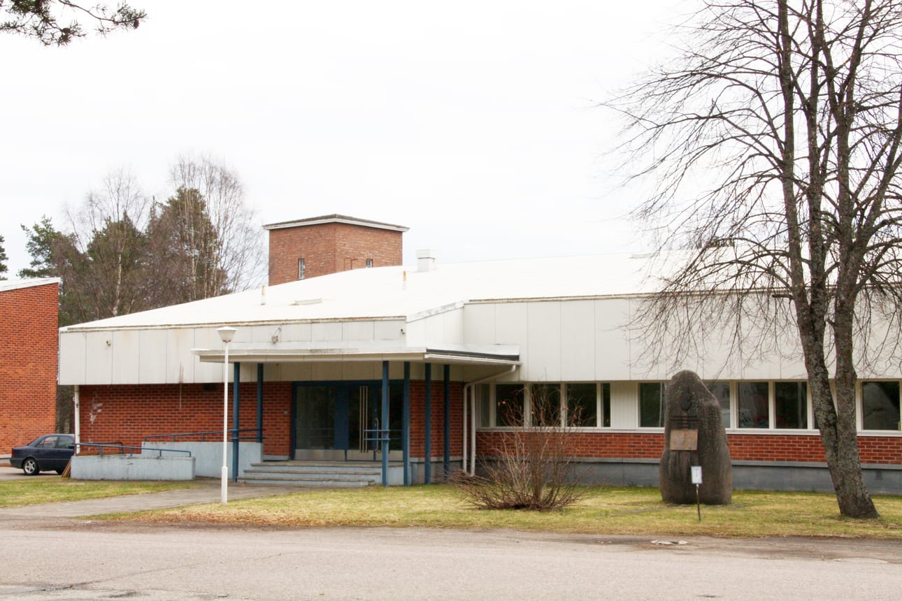 Entinen valtion virastotalo muuttunee Siikajoen kunnantaloksi. Arkistokuva Ilse Sarkkinen