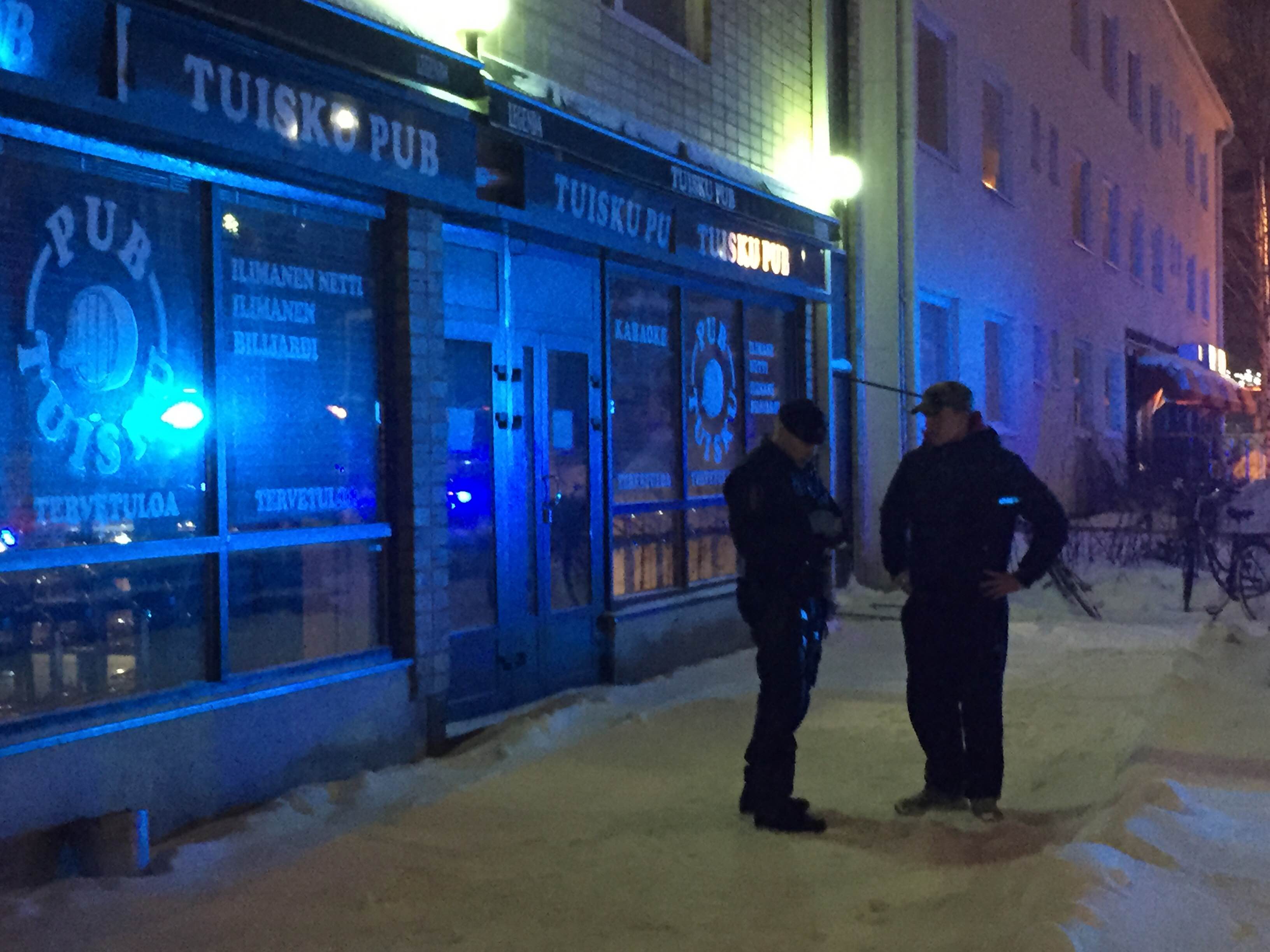 Onnettomuus sattui Tuisku-pubin edustalla.