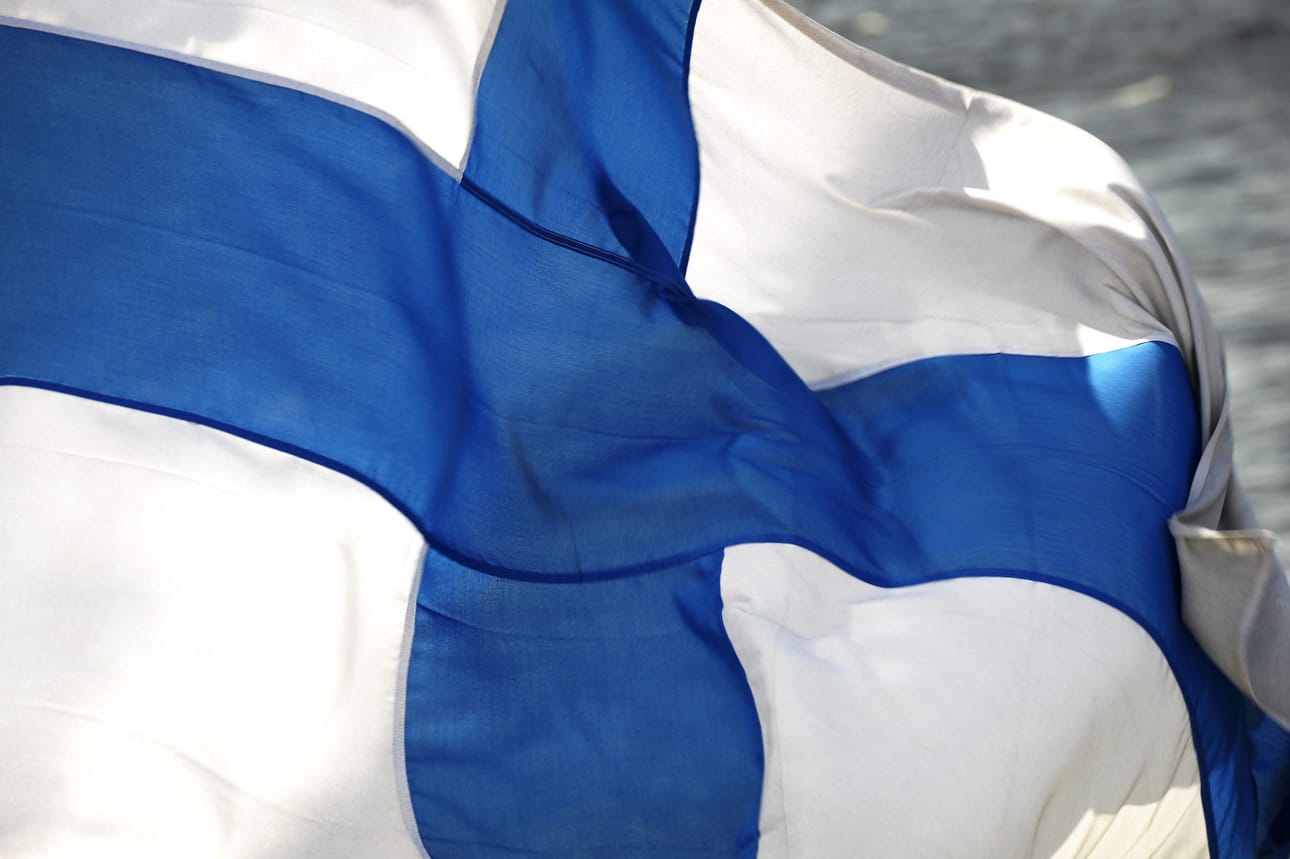 Kirjoittaja kannattaa perinteisiä tapoja itsenäisyyspäivän juhlinnassa.