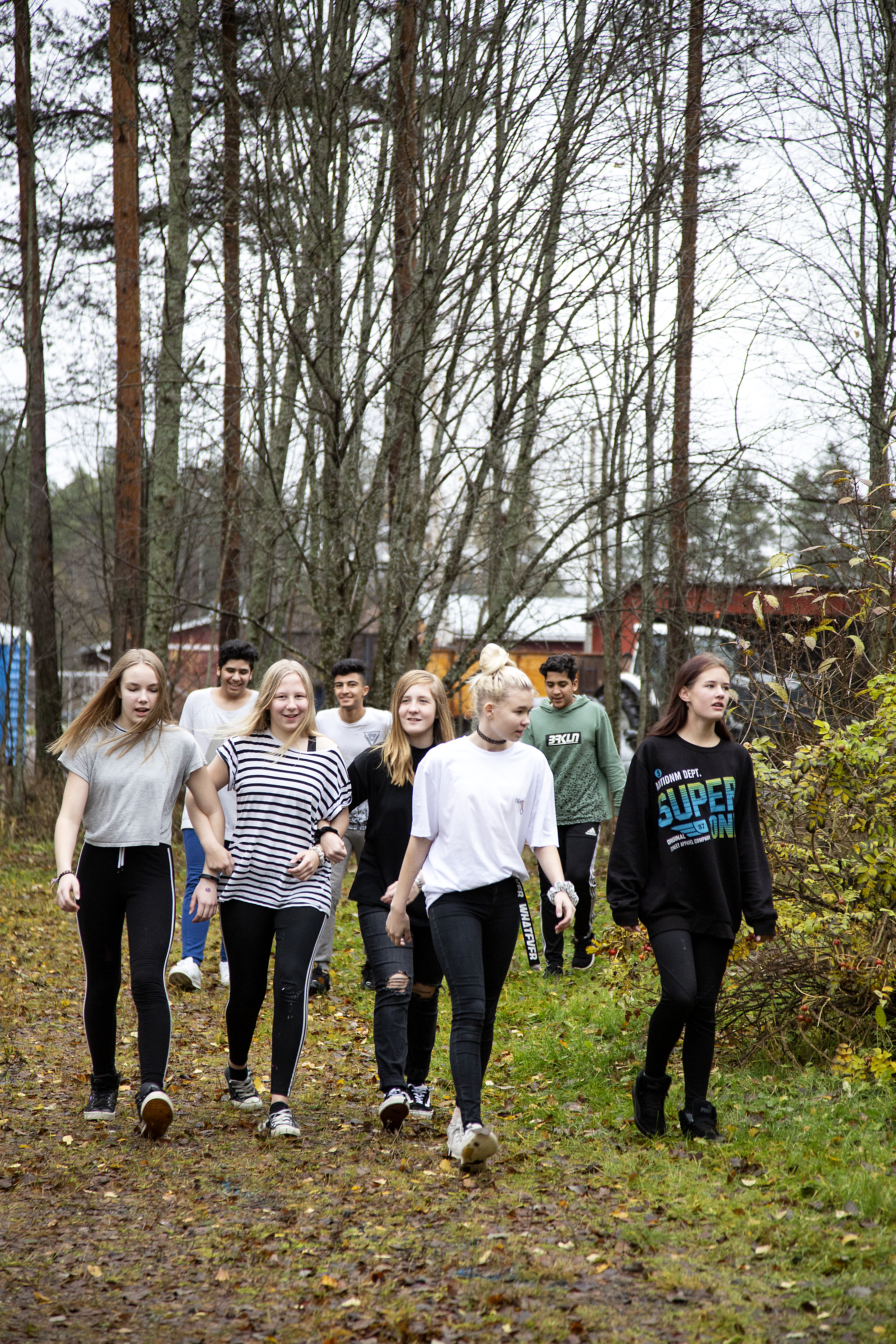 Kilpailijat joutuivat tekemään erilaisia tehtäviä Big Sister -talossa, kuten kiertämään talon silloin tällöin juoksemalla. Samalla piti laulaa muun muassa Pientä elefanttilaulua.