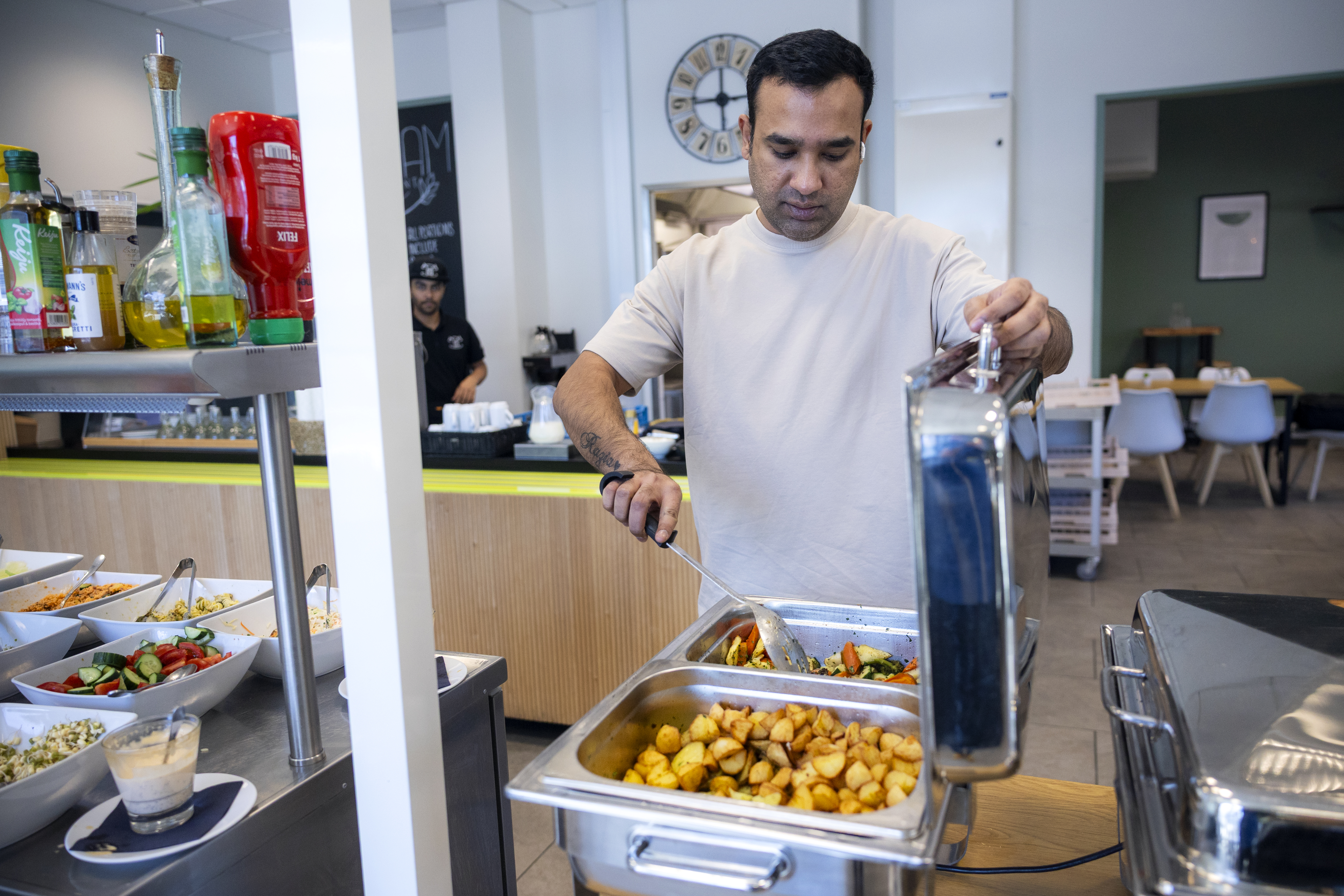 Vuosi sitten kaupunkiin muuttanut Khurram Emmanvel omistaa jo kolme ravintolaa – "Hankin lisää, jos tulee sopiva tilaisuus"