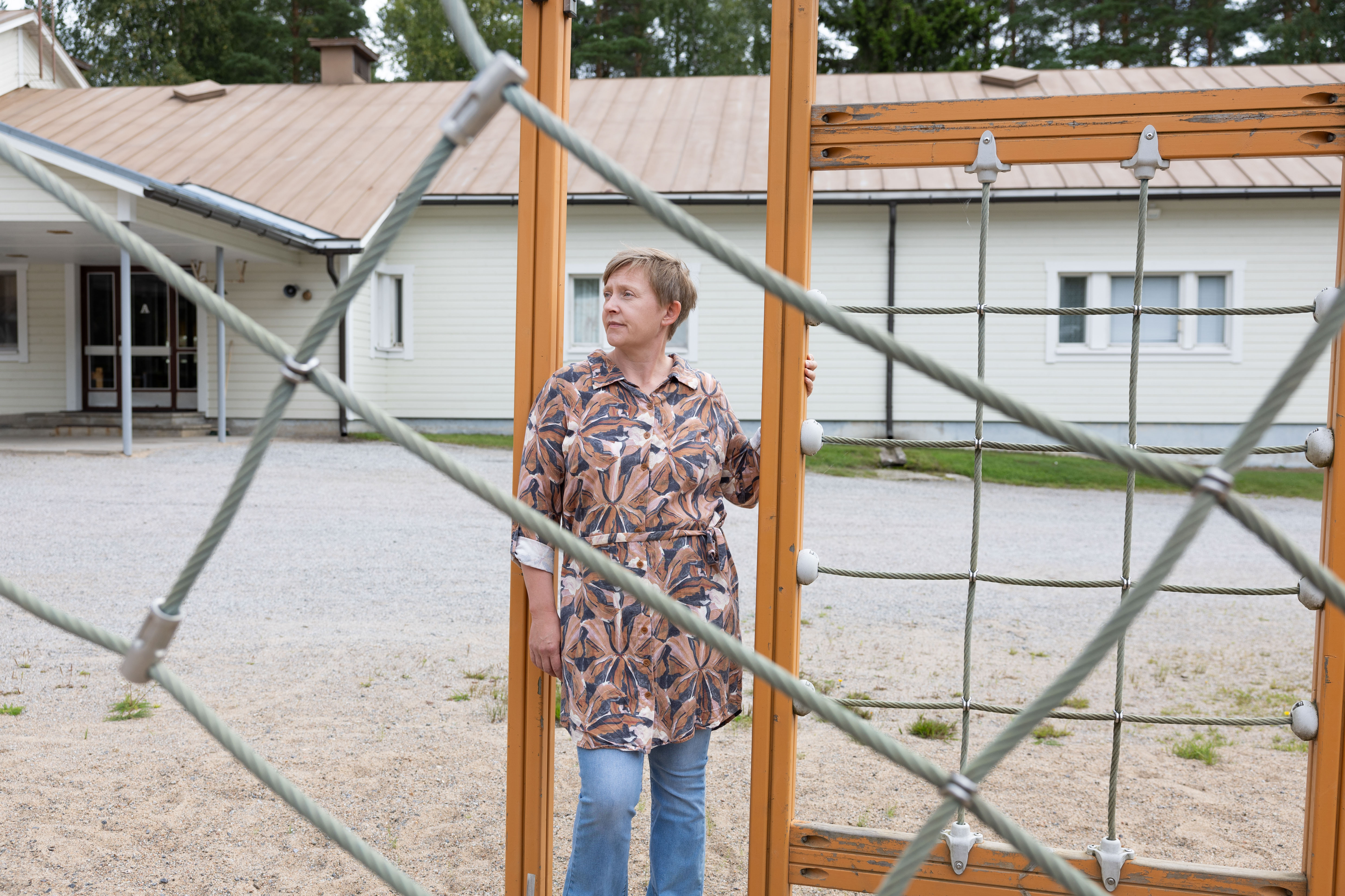 Suomenkielinen koulu vietiin, osa perheestä siirsi kirjansa naapurikuntaan – "Tällä hetkellä koko Vöyrin kunta ärsyttää minua todella paljon"