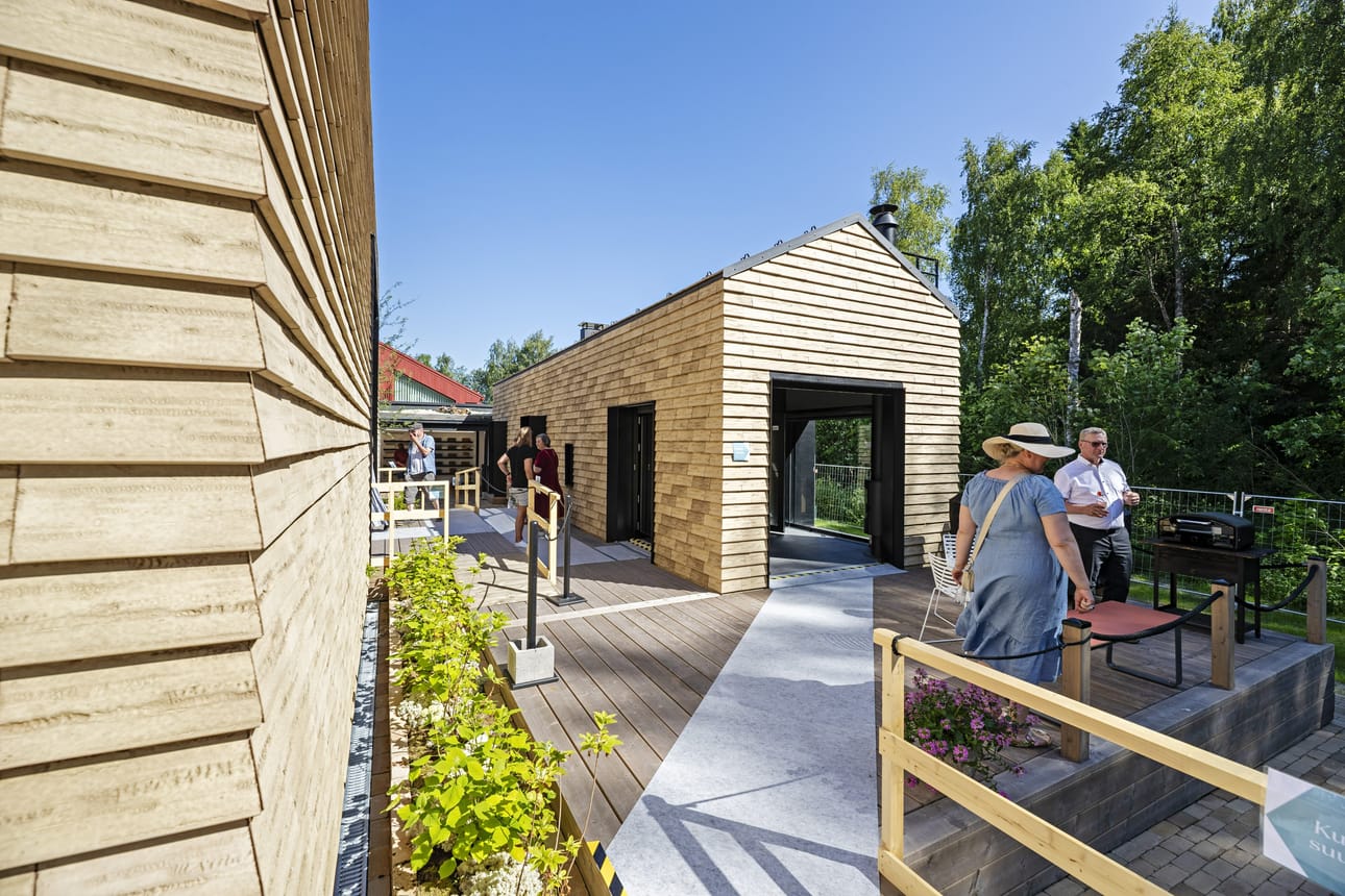 Harvinaisen harva suunnittelee asunnon ostoa. Asunnon ostoaikeet olivat huhtikuussa alimmillaan tällä vuosikymmenellä. Kuva Oulun asuntomessuilta kesältä 2025.