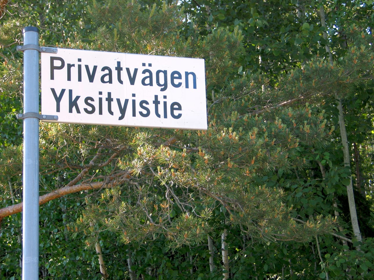 Yksityistien hoitamatta jättäminen voi tulla kalliiksi. Arkistokuva