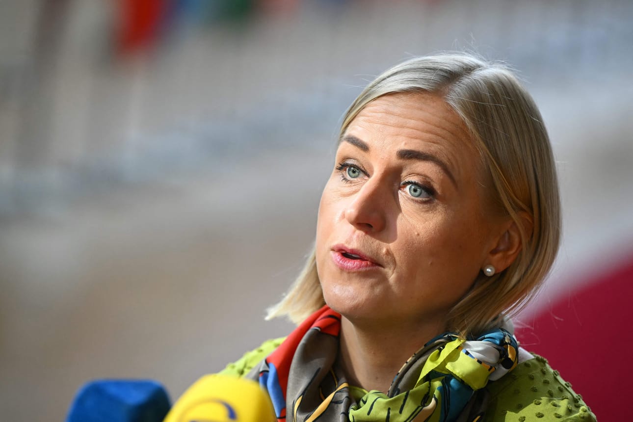 Elina Valtonen kommentoi Hormuzinsalmen turvaamista saapuessaan EU:n ulkoministerikokoukseen Brysselissä maanantaina.